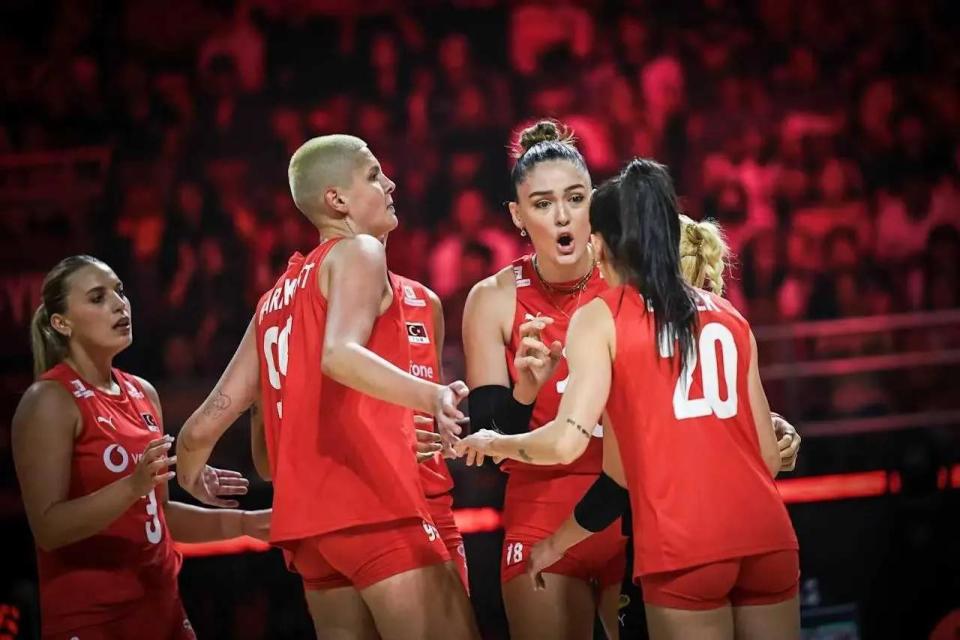 kgyA, 美国女排直, 上半区