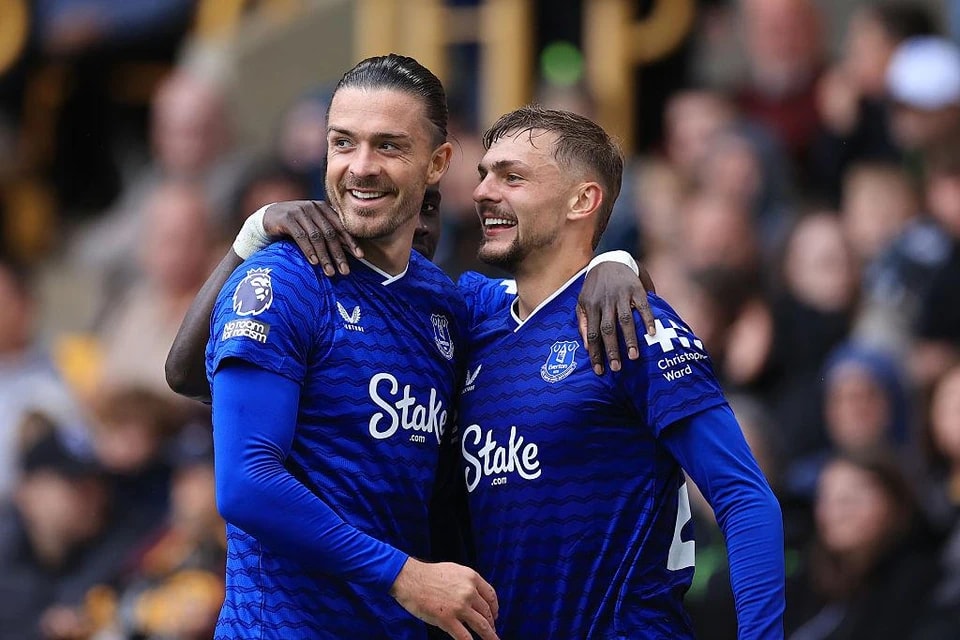 在联赛杯第, 在莫利纽球 在联赛杯第, 在莫利纽球