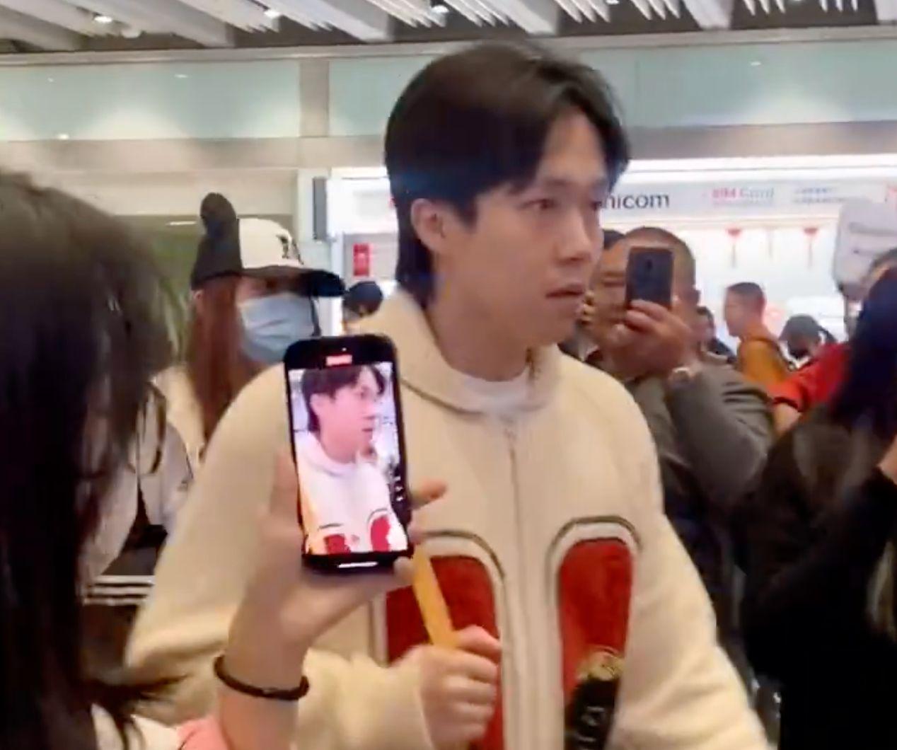 王楚钦乘机, ee, ebea 王楚钦乘机, ee, ebea