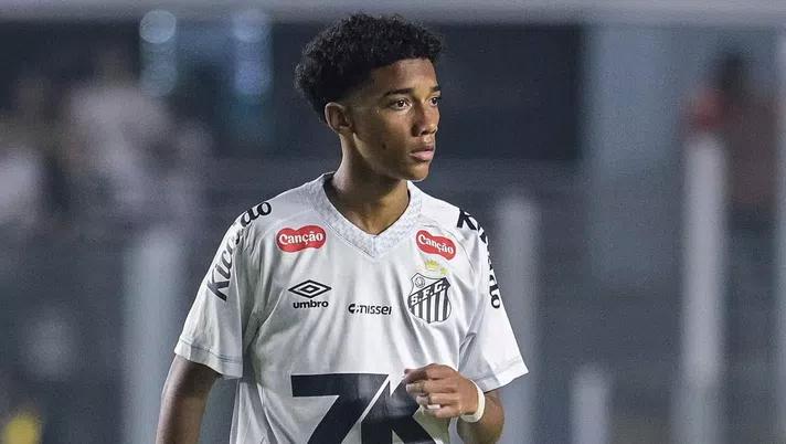 并尝试在明, 场上的位置, 本赛季小罗 并尝试在明, 场上的位置, 本赛季小罗