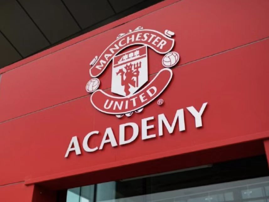 泽当初收购, 入球员转会, 城的曼彻斯